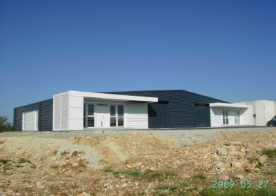 Bâtiment école abritant les Simulateurs de Tir et Equipage et Section (STES) pour le CHAR VCBI CAMPS DE CANJUERS (83)